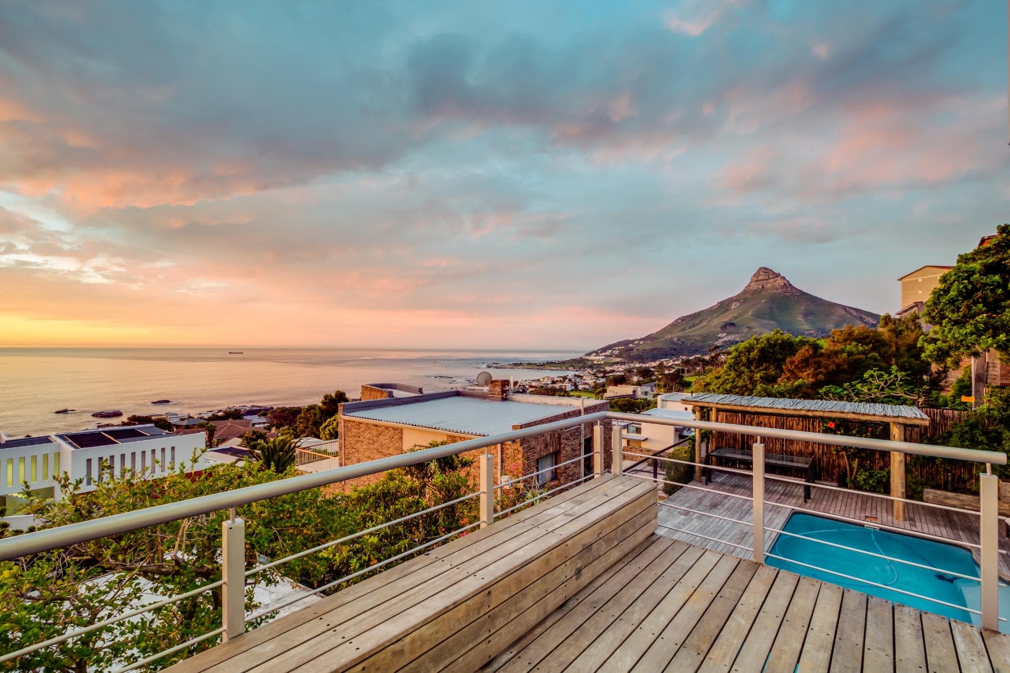 Cape Town Concierge — luxury villas, chauffeur hire and private day tours